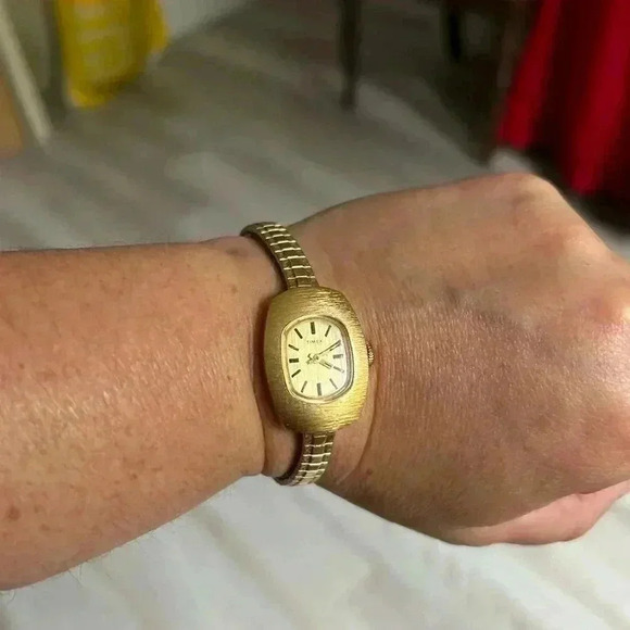 Timex Jewelry - TIMEX GOLD woman analog  watch 1960 VTG stamped Speidel USA on band